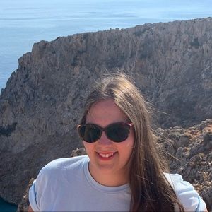 Meet your Posher, Felicia